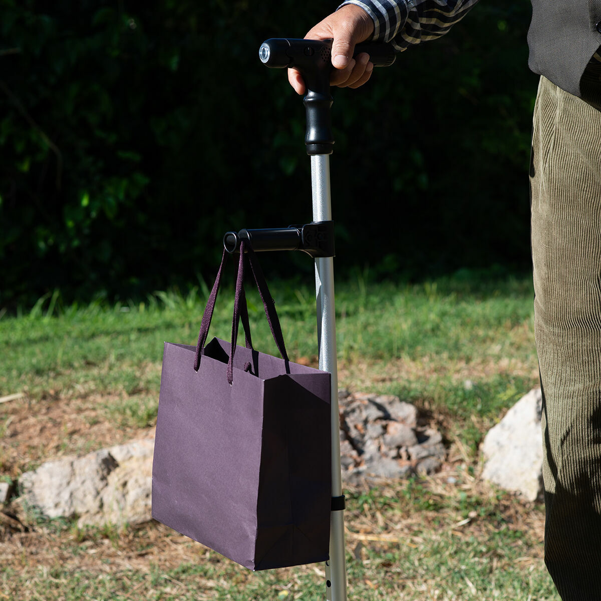 Extendable Walking Stick with LED, Alarm and Grabber Hannde