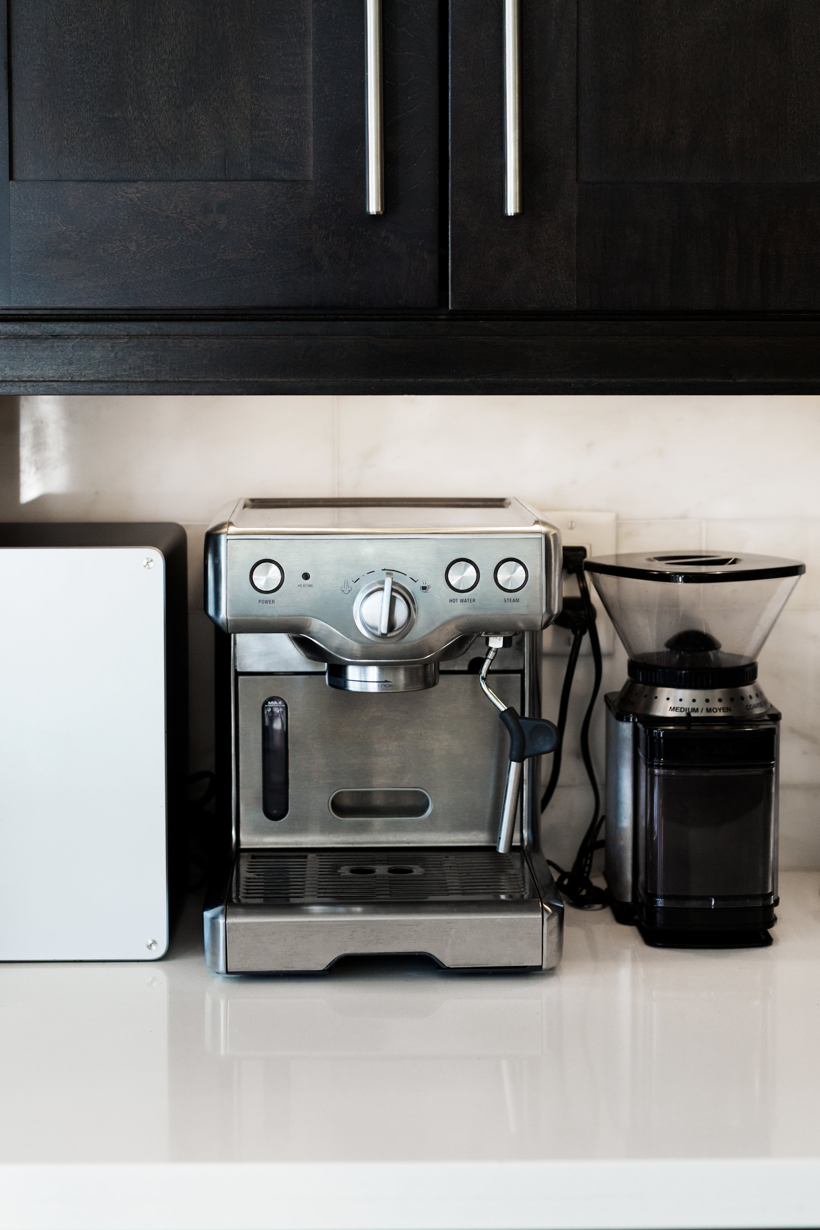 files/espresso-maker-on-white-stone-counter.jpg