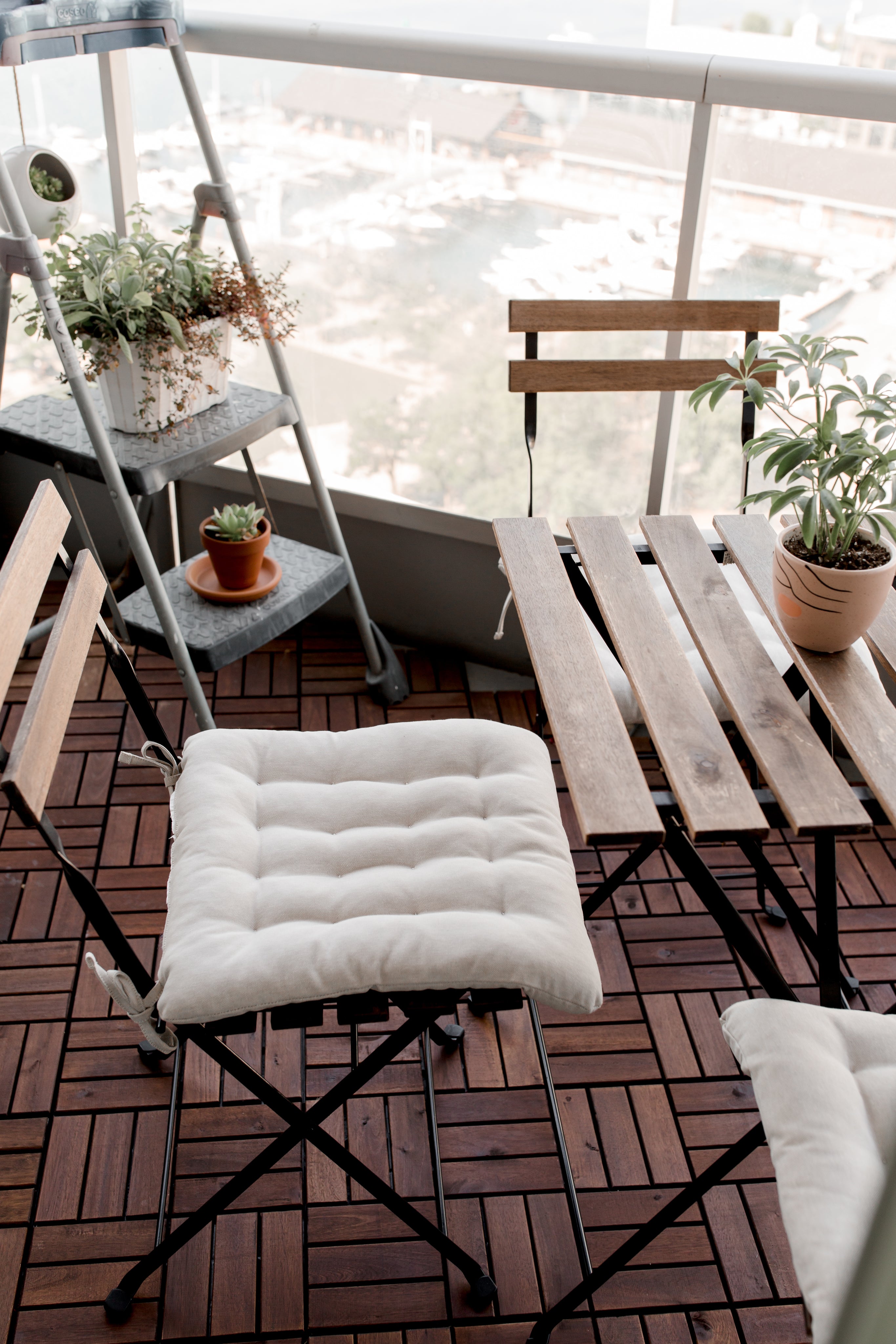 files/patio-chairs-and-white-cushions.jpg