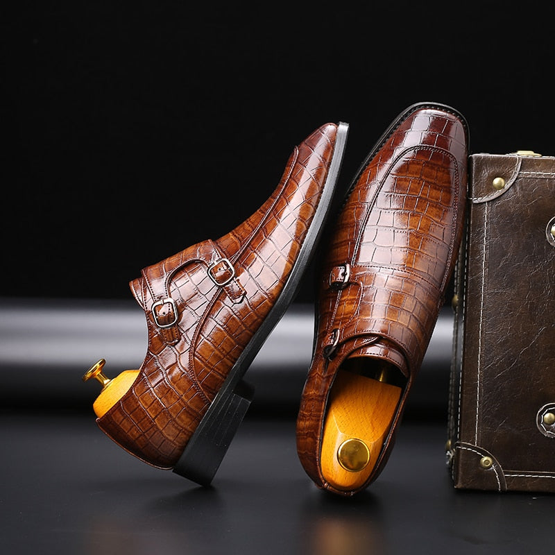 2020 Men Dress Shoes Handmade Personality trend Paty Leather Wedding Shoes Men Flats Leather Oxfords Formal Shoes