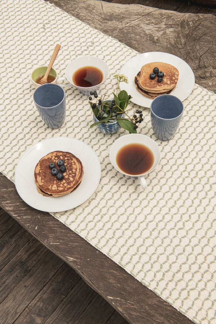 Diamond Guanabana Cream and Dark Green Table Runner (Medium)